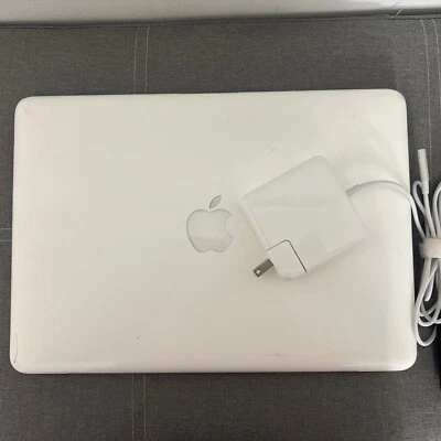 MacBook 2009 13" INTEL 2.26 GHz Core 2 Duo 4GB RAM, OS High Sierra - Image 1 of 4