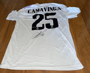 Camiseta deportiva firmada de Eduardo Camavinga por el Real Madrid con prueba - Imagen 1 de 4