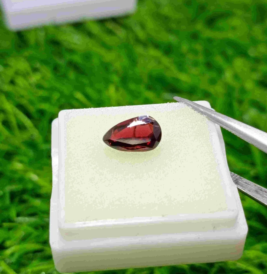 1.7 Carats Pendeloque or Pear Shape Pyrope or Red Garnet Natural Gemstone - Image 1 of 4