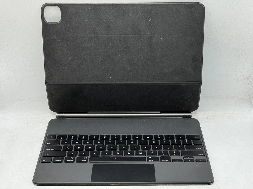 Apple Magic Keyboard A1998 MJQK3LL/A para iPad Pro de 12,9" y iPad Air de 13" usado Foto 1 de 4