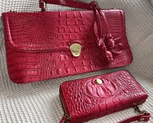Bolso de mano Brahmin Amata de cuero rojo cocodrilo en relieve con billetera a juego - Imagen 1 de 13