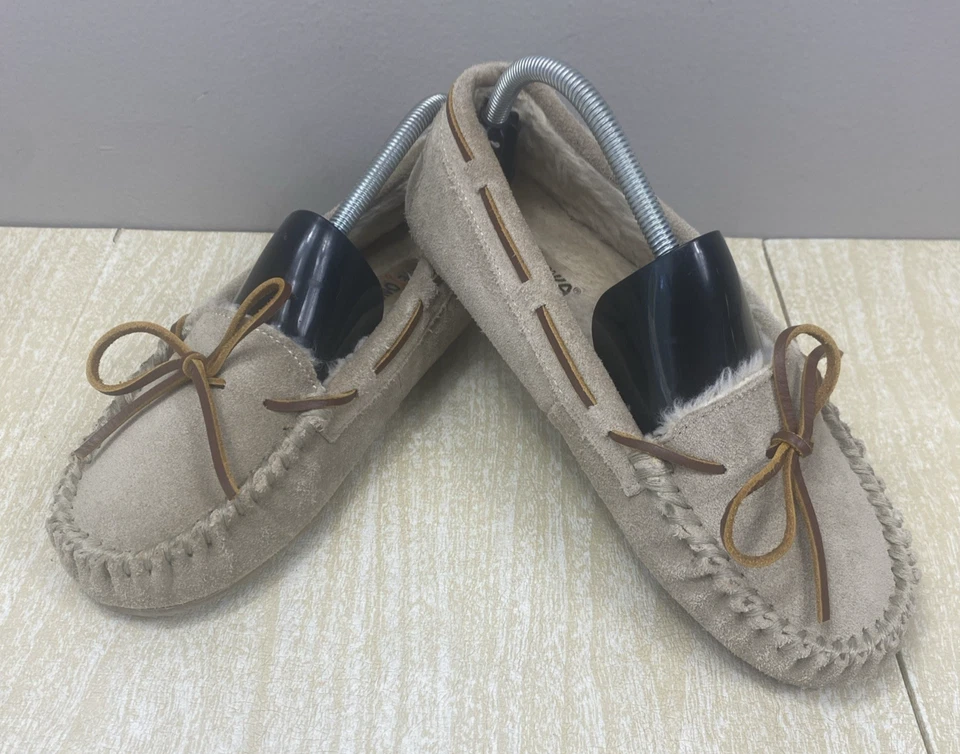 Minnetonka size 9 W Moccasins slipper   soft Suede Leather - Image 1 of 4