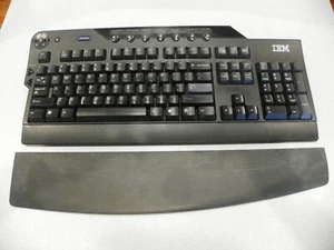 Vintage IBM wireless Keyboard SK-8812 and wrist rest - Picture 1 of 11