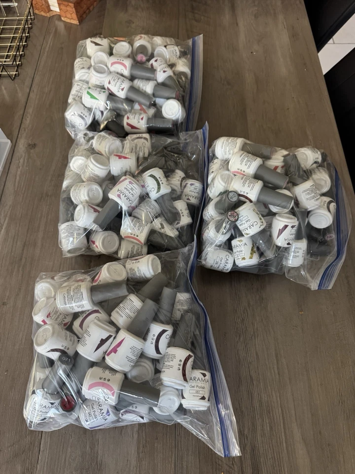 Colección de Esmaltes de Uñas en Gel Incluye Caramia, Vetsy, Born Pretty And Bear Foto 1 de 4