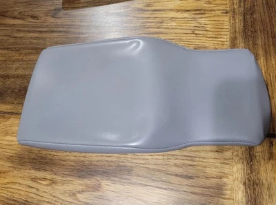 Muy Bueno 00-05 Buick Lesabre Consola Central Apoyabrazos Cubierta y Espuma 13.5" 14"  Foto 1 de 4