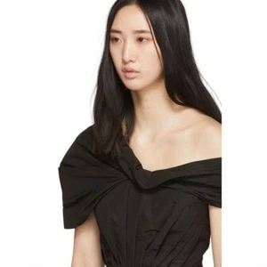 Neu mit Etikett 3.1 Phillip Lim schwarzes Minikleid mit seitlichen Schultern - Bild 1 von 7