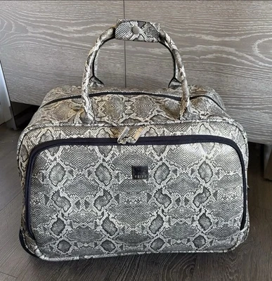 Tripp Holdall Travel Hand Luggage Bag with Zips and Handle Strap - Image 1 of 3