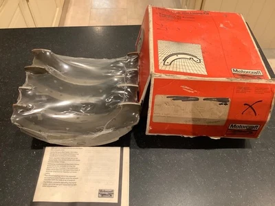 ЗАДНИЕ ТОРМОЗНЫЕ КОЛОДКИ FORD CAPRI Mk3 1,3 1,6 (1978-87) барабанные - подлинные FORD RS 2000 - Изображение 1 из 4