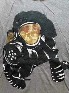 George Romero's Dawn of the Dead GAS MASK Gray T-shirt NEW Licensed UNWORN - Picture 1 of 5