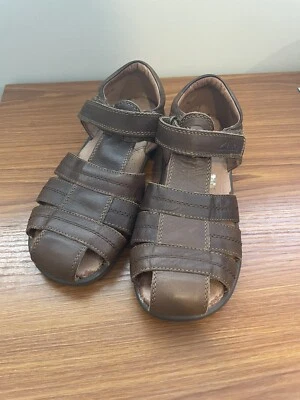 Sandalias Escolares Clarks Dwight Cuero Marrón Punta Cerrada Talla 1.5 E Foto 1 de 4