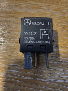 MERCEDES BLACK MICRO RELAY 002 542 1119 - Picture 1 of 2