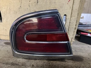 Conjunto de luz trasera Buick Park Avenue 1998-2004 lado del conductor lado izquierdo OEM - Imagen 1 de 24