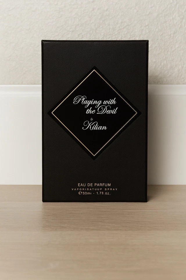 By Kilian Playing with the Devil Eau de Parfum 30 ml (1,7 fl. oz.)Caja abierta, apenas Foto 1 de 4