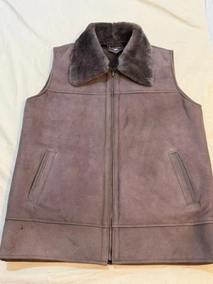 Men’s Shearling Leather Vest Brown – Size Approx L – Chest 46” Length 27” – Soft - Image 1 of 4