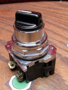 Cutler Hammer 2 position selector Switch 600v chrome vintage On / Off - Picture 1 of 4