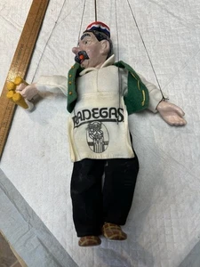 Marioneta de colección Ruzicka Praha de Praga representa al camarero de cerveza Radegast - Imagen 1 de 11