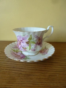 Taza y platillo Royal Albert porcelana de hueso orquídea rosa Inglaterra - Imagen 1 de 3