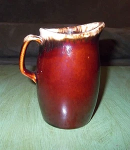 Jarra de jarabe crema a prueba de horno esmalte por goteo marrón de gres Hull 8 oz.  - Imagen 1 de 4