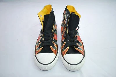 Zapatos juveniles Converse Chuck Taylor negros con estampado de llama talla 2 Foto 1 de 4