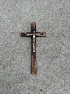 Kruzifix Bronze und Holz von Chris Levatino  - Bild 1 von 5