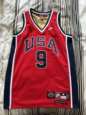 Camiseta Nike Michael Jordan 1984 roja Olympic USA Legends - talla mediana Foto 1 de 4