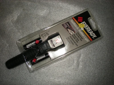 NUEVO SELLADO Antiguo Stock De Colección Raro Eveready Toolbox Jr Linterna de Luz de Goma Foto 1 de 4