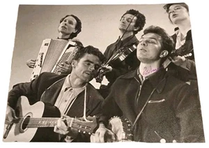 Pete Seeger Banjo signiertes 8x10 Foto mit Echtheitszertifikat - Bild 1 von 4