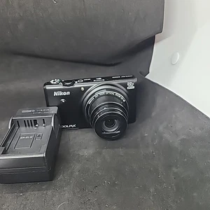 Nikon COOLPIX S9600 Digitalkamera 16 MP 22x optischer Zoom schwarz - mit Ladegerät  - Bild 1 von 6