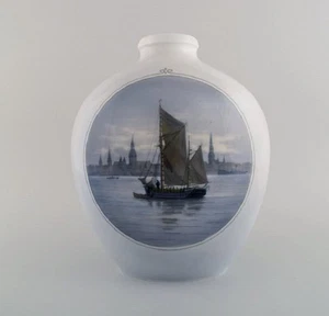Large Royal Copenhagen vase in porcelain. Sailboat in the Port of Copenhagen. - Picture 1 of 5