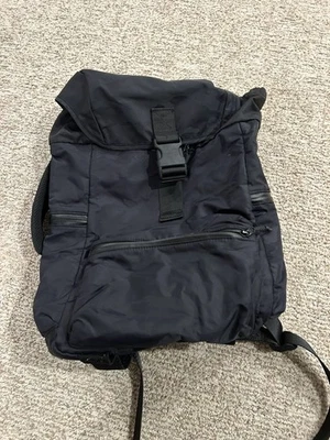 Mochila utilitária Athleta Black Camo Venture - Laptop, bolsos, em excelente estado usado! - Imagem 1 de 4