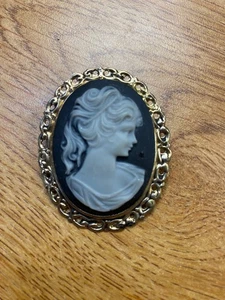 Black and White Cameo Brooch - Picture 1 of 2