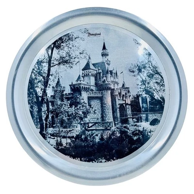 Bandeja para servir de aluminio Castillo de la Bella Durmiente Disneyland de colección hecha en Japón años 60’s Foto 1 de 4
