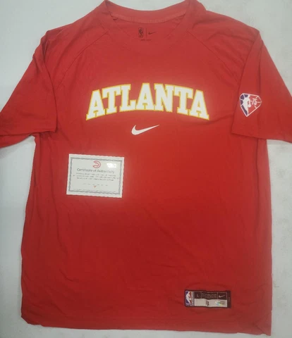 30418 Nike ATLANTA HAWKS Team Issued 2021-22 Short Sleeve Warm Up Shirt W/COA Cover