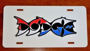 PLACA DE LICENCIA de arte de marcas de hachís "DODGE" roja, blanca y azul en aluminio negro o blanco - Imagen 1 de 4
