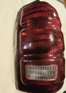 1997-2002 Ford Expedition Tail Light Right Passenger Side OEM USED TESTED - Picture 1 of 6