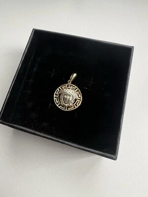 COLGANTE VERSACE ORO 10K Foto 1 de 3