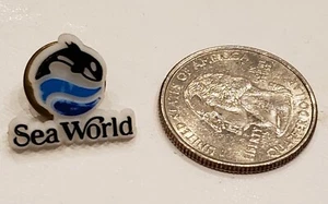 Vtg Sea World Pin Plastic Tie Tack Florida Souvenir Orca Shamu Killer Whale - Picture 1 of 11