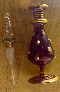 Botella de perfume de vidrio soplado egipcio con adornos dorados grabados púrpura Egipto - Imagen 1 de 24