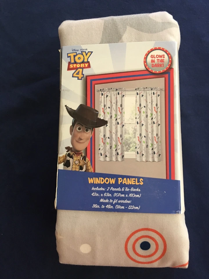 DISNEY Toy Story 4 cortinas de ventana 2 paneles 42 pulgadas X 63 pulgadas resplandor en la oscuridad NUEVO Foto 1 de 3