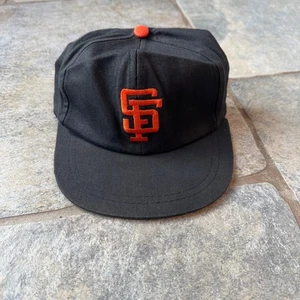 Vintage MLB San Francisco Giants Kids Cap 80s Black Green Brim Taiwan Twins Ent - Picture 1 of 3