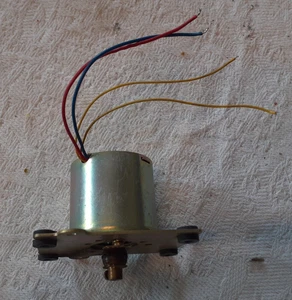 Technics RS-676US Capstan Motor Kapstanmotor intakt working - Bild 1 von 2