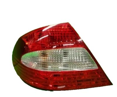 06-09 Luz trasera izquierda mercedes clk350 clk550 w209 2098201364 Foto 1 de 3