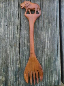 HAND CARVED WOOD ANIMAL LION AFRICAN SALAD SERVING FORK (ONLY). VINTAGE - Picture 1 of 10