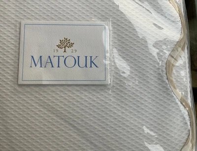 MATOUK~LANAI~Queen/full~Coverlet~White/Tan~Scallop detail~made in USA~064NM~NWT~ - Image 1 of 4