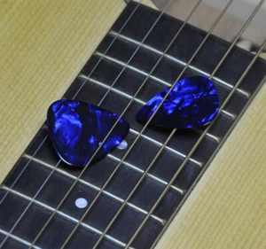 Lots of 100pcs 0.71mm Medium Guitar Picks Plectrum Celluloid No Print Pearl Blue - Picture 1 of 4