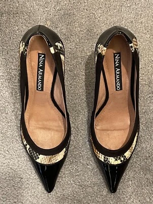 Zapatos de tacón alto NINA ARMANDO charol negro adornado 7B Foto 1 de 4