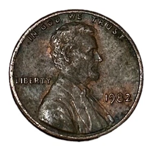 1982 Lincoln Memorial Penny No Mint Mark Collectible Coin! - Picture 1 of 2