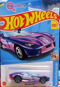 Hot Wheels 2024 Custodia principale E ""Rrroadster"" HW Celebration Racers 4/10 - Foto 1 di 2