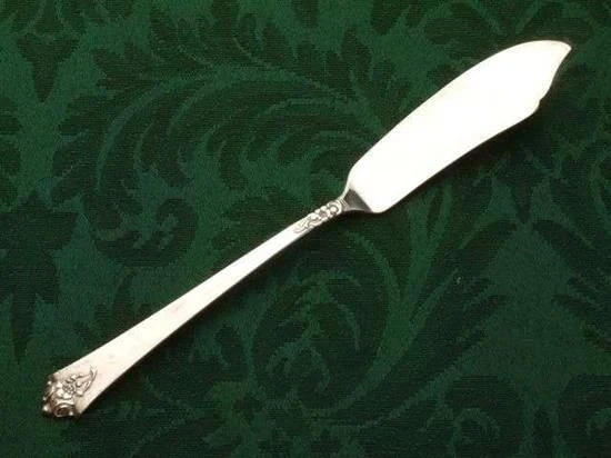 Castle Rose by Royal Crest Sterling Silver Master Butter Knife 7", gently used - Image 1 of 1