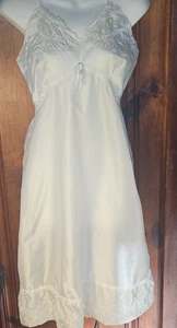 Schönes Vintage Schlupfkleid ohne Marke (ohne Etikett \Silky6 (siehe Maße) - Bild 1 von 7